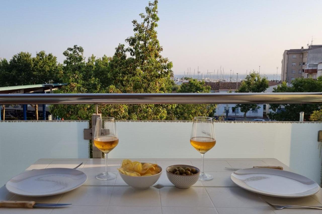 Piso En El Centro Con Vistas Al Mar Y Balcon Appartement Roses Buitenkant foto